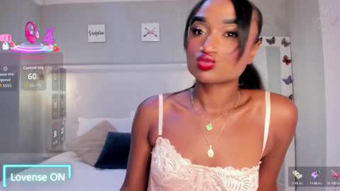 Snapshot of esmeraldanyx chatting on September 2025 09:05:02 PM esmeraldanyx online show from September 2025 09:05:02 PM