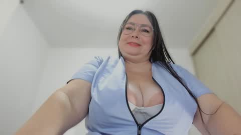 Esmeralda online show from February 2025 09:29:01 PM