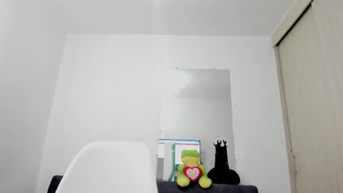 Esmeralda online show from March 2025 03:45:02 PM