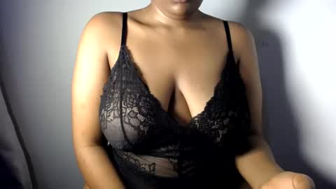Snapshot of esmeray_ chatting on June 2026 11:10:01 PM Esme online show from June 2026 11:10:01 PM