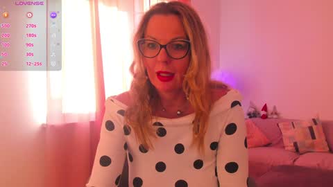 Esmi online show from January 2025 01:31:02 PM