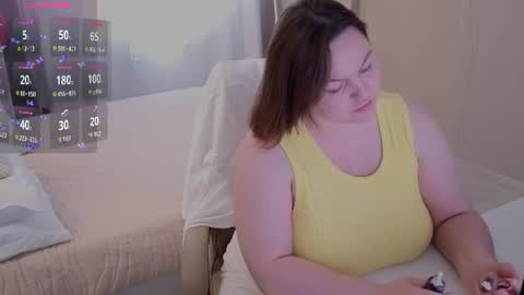 Snapshot of essensual_ chatting on June 2026 01:22:01 AM Ava online show from June 2026 01:22:01 AM
