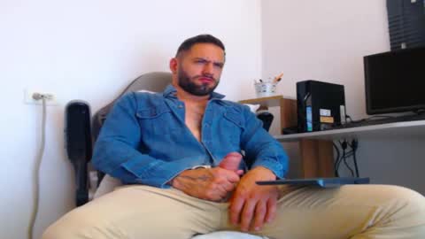 esteban online show from December 2025 04:25:02 PM