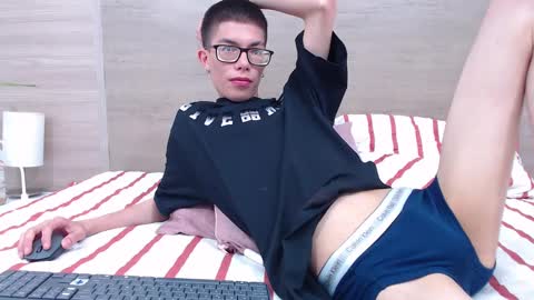 Snapshot of esteban_carlton chatting on March 2025 05:50:01 PM ESTEBAN CARLTON online show from March 2025 05:50:01 PM