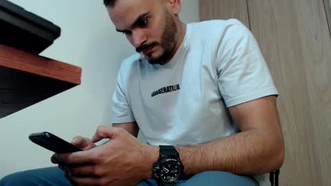 Snapshot of esteban_fer chatting on February 2025 07:19:02 PM Esteban Fernandez online show from February 2025 07:19:02 PM