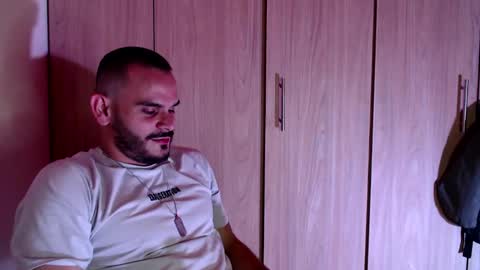 Snapshot of esteban_fer chatting on February 2025 04:50:01 AM Esteban Fernandez online show from February 2025 04:50:01 AM