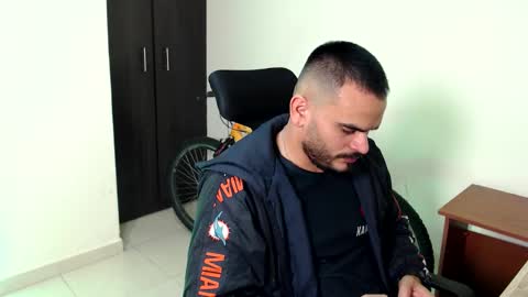 Snapshot of esteban_fer chatting on November 2025 07:10:01 PM Esteban Fernandez online show from November 2025 07:10:01 PM