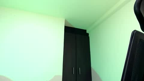 Snapshot of esteban_fer chatting on November 2025 07:36:03 PM Esteban Fernandez online show from November 2025 07:36:03 PM