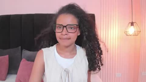 Snapshot of estefa_rose chatting on July 2026 05:19:02 PM Estefa Rose online show from July 2026 05:19:02 PM