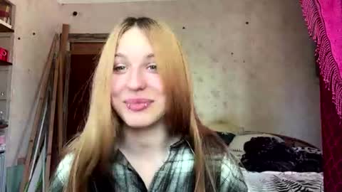 Snapshot of estelaroda chatting on June 2026 11:19:01 AM Rina online show from June 2026 11:19:01 AM