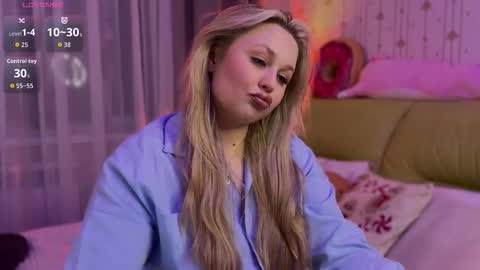 Snapshot of estella_elwood chatting on January 2026 04:22:02 PM Estella online show from January 2026 04:22:02 PM