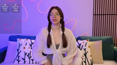 Ester online show from February 2025 09:48:01 PM