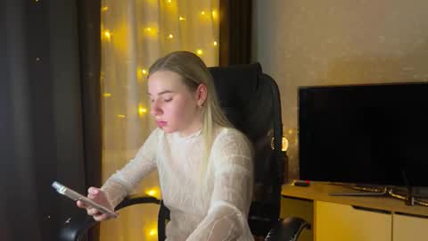 Snapshot of ester_vixen chatting on December 2025 06:15:01 PM Ester online show from December 2025 06:15:01 PM