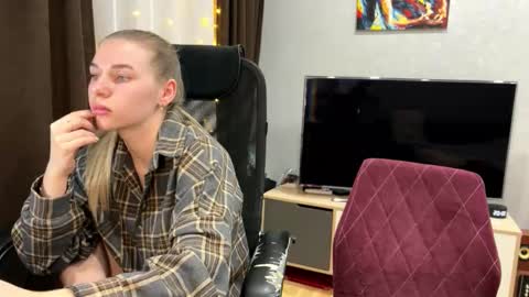 Snapshot of ester_vixen chatting on March 2026 07:05:01 PM Ester online show from March 2026 07:05:01 PM