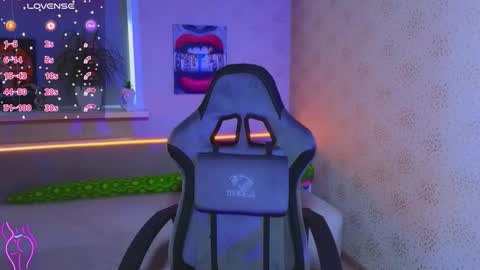 EsterPlayful online show from September 2025 10:49:02 AM