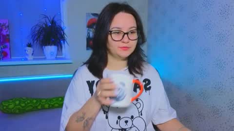 EsterPlayful online show from November 2025 06:46:02 AM