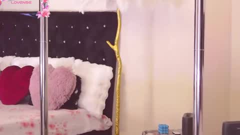 Esthera   online show from February 2025 05:37:01 AM