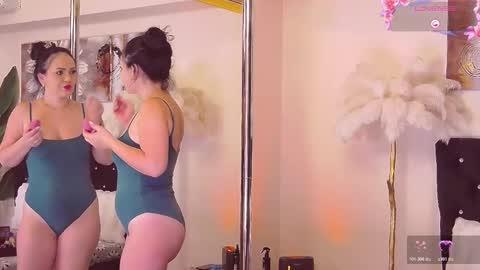 Esthera   online show from November 2025 05:18:02 AM