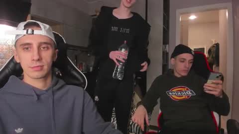 LOUIS online show from December 2025 10:04:01 PM