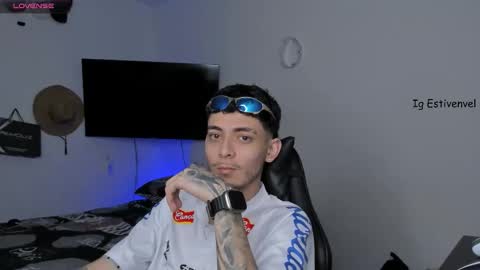 estivenvel online show from October 2025 03:55:02 PM