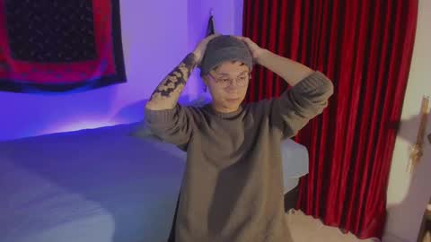 Esteban online show from October 2025 02:23:02 AM