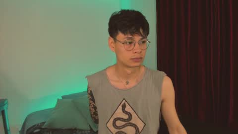 Esteban online show from November 2025 12:00:02 AM