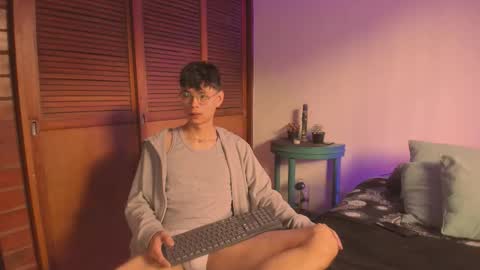 Esteban online show from November 2025 08:30:02 PM