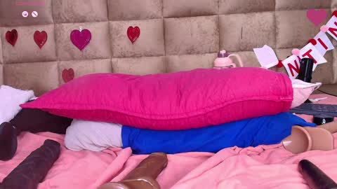 Estrella online show from February 2025 06:02:01 PM