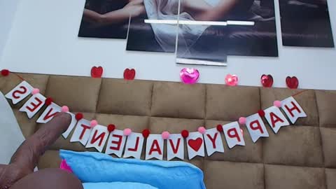 Estrella online show from February 2025 12:00:02 PM