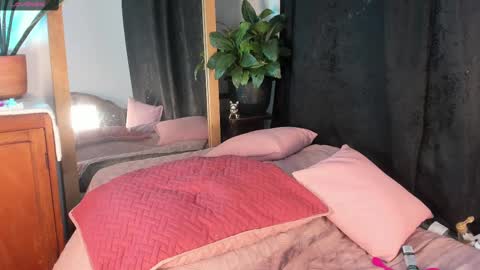 - E S T R E L L A  M I L F - online show from February 2025 01:05:02 PM