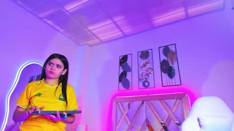 Estrella  online show from February 2026 01:15:02 PM