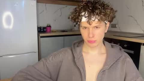 Snapshot of estremecerse chatting on March 2026 11:56:02 AM Alex online show from March 2026 11:56:02 AM