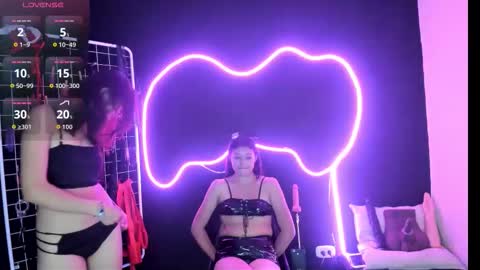 Cloe and Megan online show from November 2025 07:23:02 PM