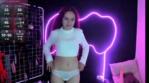 Cloe and Megan online show from November 2025 07:06:01 PM