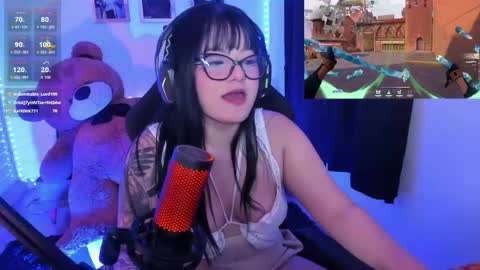 Snapshot of eternaaura_ chatting on April 2026 06:10:01 PM Aura online show from April 2026 06:10:01 PM