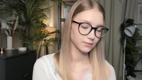 Natalie online show from October 2025 05:48:02 AM