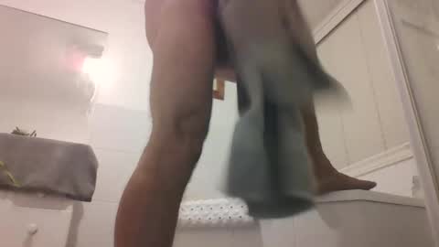 Snapshot of etextratestacle chatting on December 2024 05:04:02 PM ET online show from December 2024 05:04:02 PM