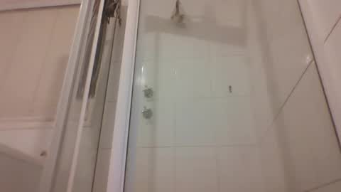 Snapshot of etextratestacle chatting on November 2025 04:45:02 PM ET online show from November 2025 04:45:02 PM