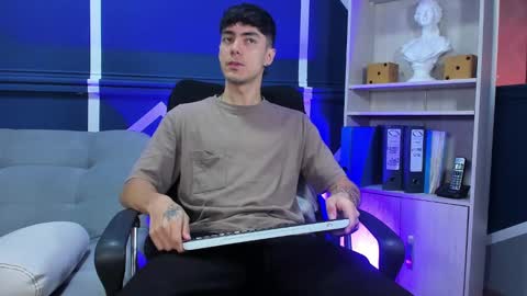 Etham online show from October 2025 12:03:02 PM