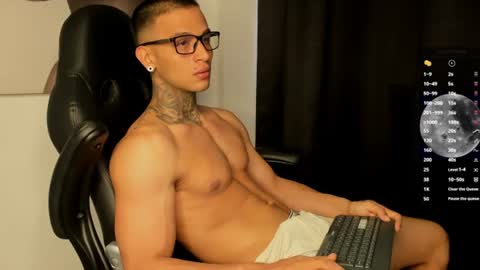 Ethan - Independent model online show from June 2026 08:41:02 PM