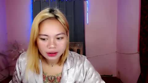 Snapshot of ethan_uwuxx chatting on February 2025 01:51:02 PM DAVE online show from February 2025 01:51:02 PM