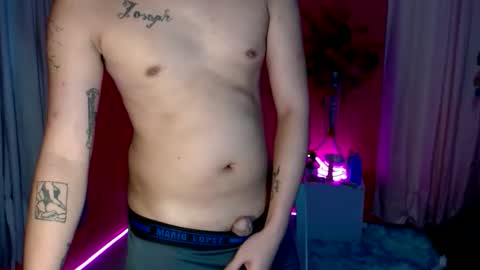 Snapshot of ethan_uwuxx chatting on October 2025 10:19:01 PM DAVE online show from October 2025 10:19:01 PM