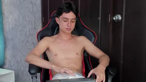 ethanlowell online show from January 2025 11:21:01 PM