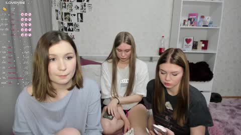 Snapshot of eumomino chatting on December 2024 10:43:01 PM Veronica Tiia Lilith left to right online show from December 2024 10:43:01 PM