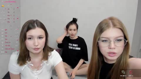 Snapshot of eumomino chatting on February 2025 08:00:01 PM Veronica Tiia Lilith left to right online show from February 2025 08:00:01 PM