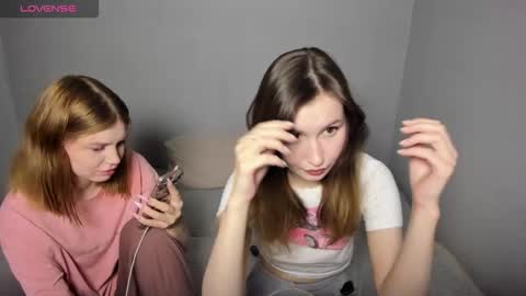 Snapshot of eumomino chatting on September 2025 06:56:02 PM Veronica Tiia Lilith left to right online show from September 2025 06:56:02 PM