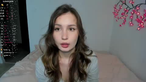 Veronica Tiia Lilith left to right online show from April 2026 09:39:33 PM