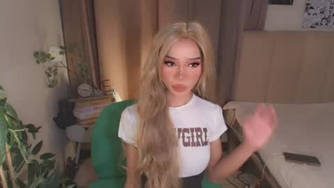 Snapshot of euphoric_goddess chatting on June 2026 08:00:01 PM euphoric_goddess online show from June 2026 08:00:01 PM