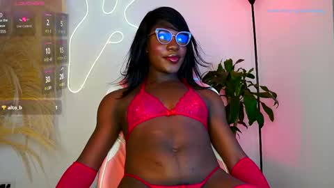 Snapshot of euphoricbunny chatting on October 2025 01:16:02 AM euphoricbunny online show from October 2025 01:16:02 AM