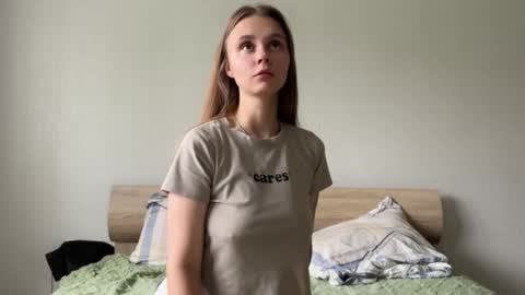 Eva Calvin online show from October 2025 04:40:01 AM